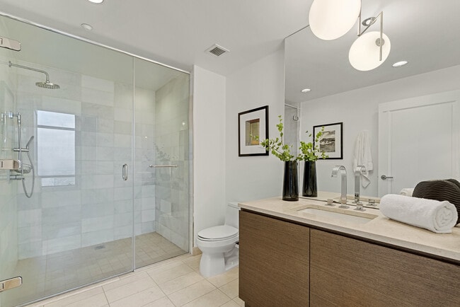 Building Photo - 900 W Olympic Blvd