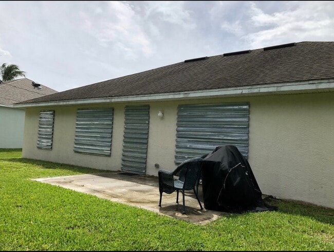 Building Photo - 1241 SW Melrose Ave