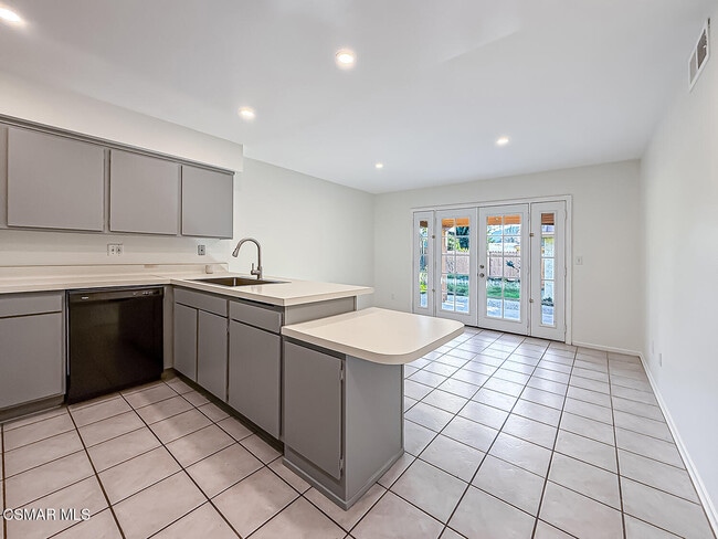 Building Photo - 4150 Lake Harbor Ln