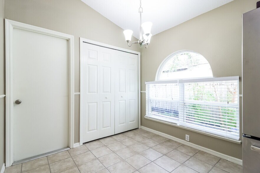 Building Photo - 4202 Mendenwood Ln