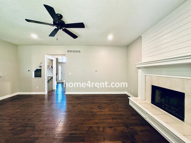 Building Photo - Elegant Cul-de-Sac Retreat with 5th Bedroo...