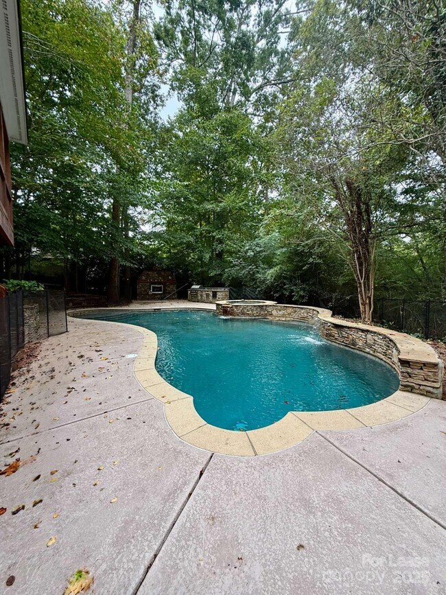 Building Photo - 1806 Asbury Hall Ct