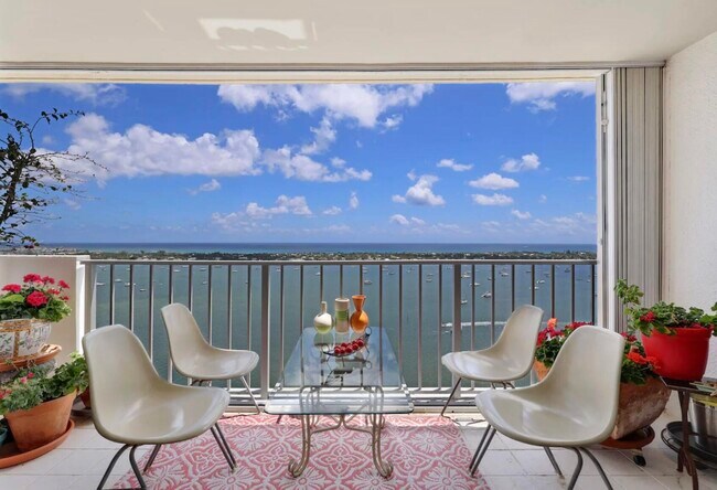 Building Photo - 5600 N Flagler Dr