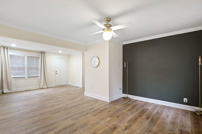 Building Photo - Downtown Greenville Market- Fully Renovate...