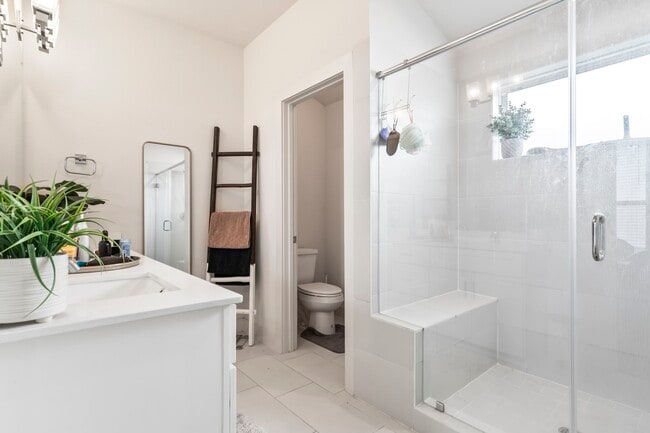 Building Photo - 2210 Lou Ellen Ln