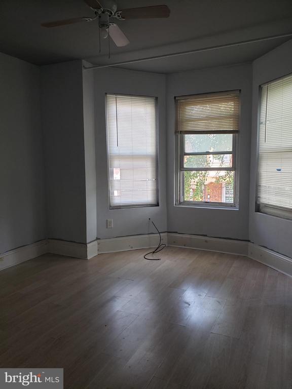 Building Photo - 728 E Thayer St