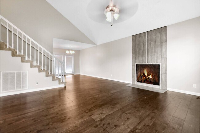 Building Photo - Pet Friendly Three Bedroom!