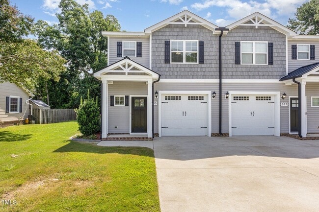 Building Photo - 205 S Walnut St