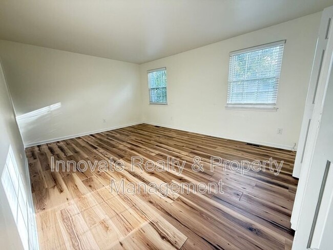 Building Photo - 304 Brookwood Dr