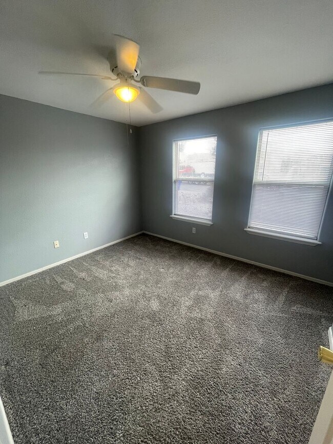 Building Photo - Charming 3 bedroom/2 bathroom Home located in Las Colinas