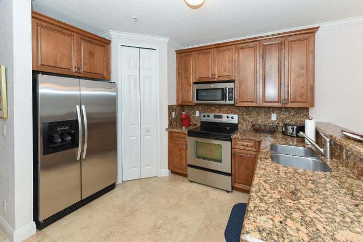 Building Photo - 3033 Waterside Cir