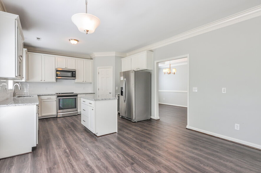 Building Photo - 401 Pyracantha Dr