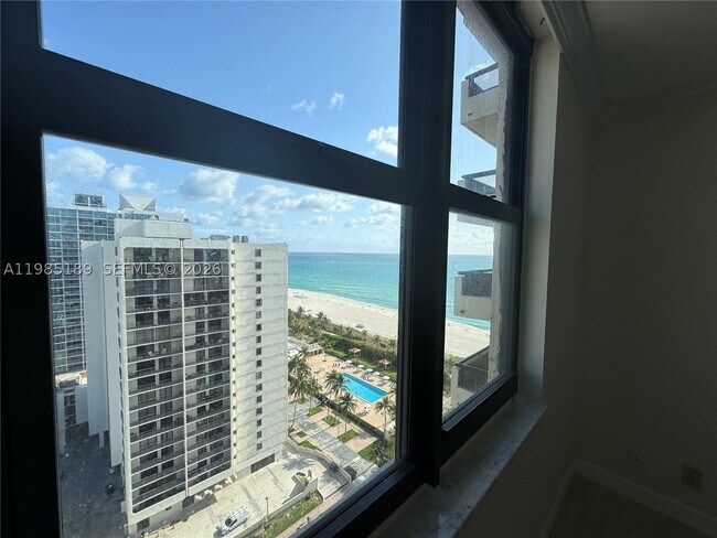 Building Photo - 2555 Collins Ave