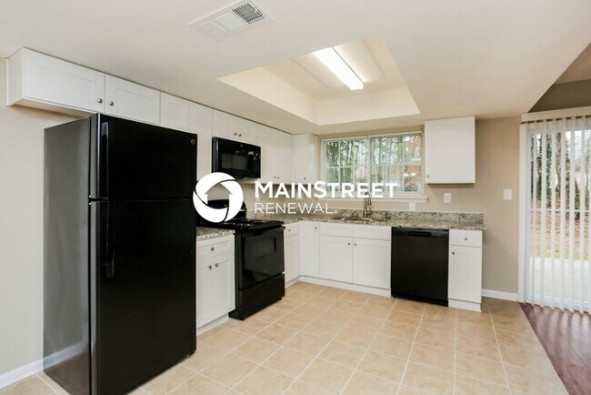 Building Photo - 3 Bedroom Pet-Friendly Home in Lithonia, GA with Main Street Renewal