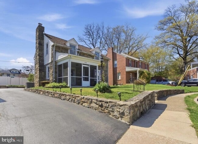 Building Photo - 308 Eldon Ave