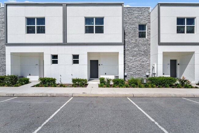 Building Photo - 340 Famagusta Dr
