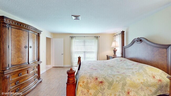 Building Photo - 488 Forestview Dr