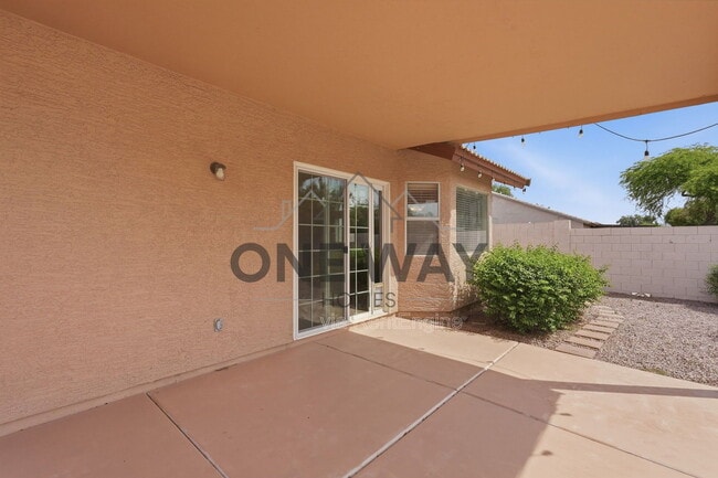 Building Photo - 819 E Cindy St