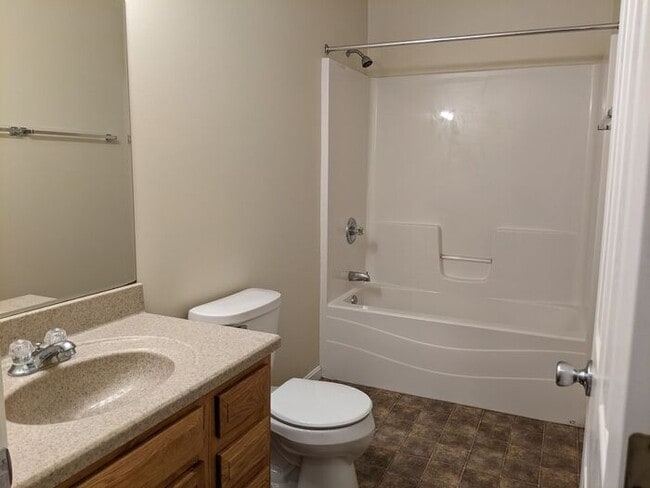 Building Photo - 4 Bedroom Home on East Side-Pets Welcome