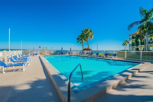 Building Photo - 7550 Sunshine Skyway Ln S