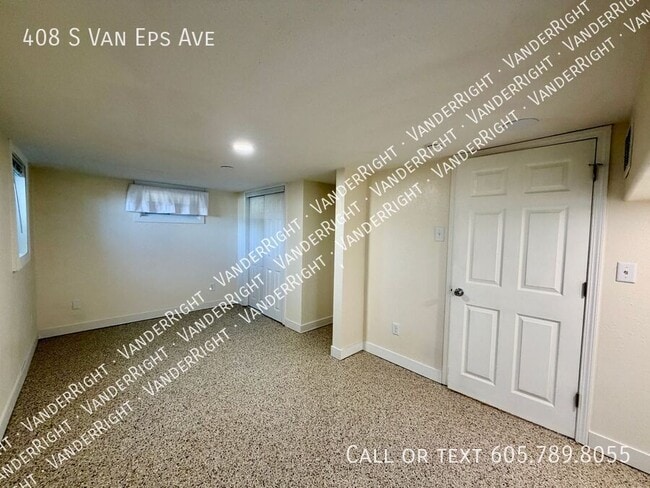 Building Photo - 408 S Van Eps Ave