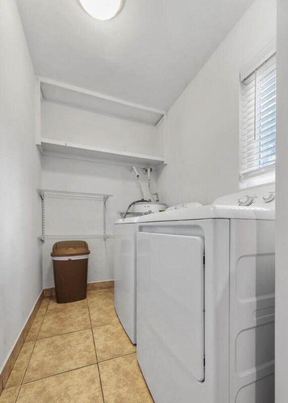 Building Photo - 718 N Floral St