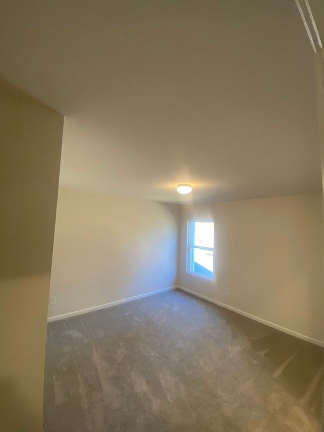 Building Photo - 28 Russet Wy