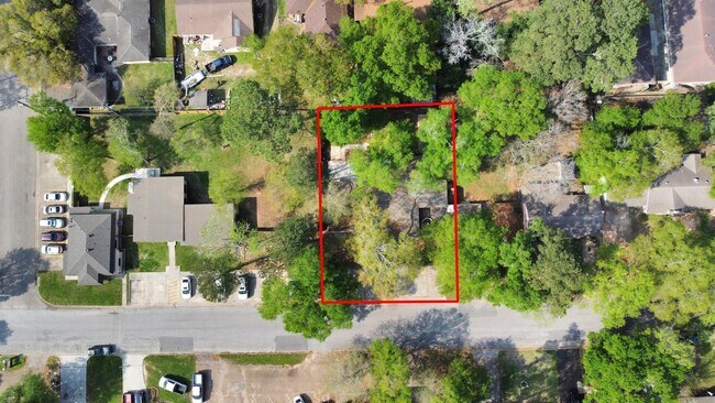 Building Photo - 602 Everett St