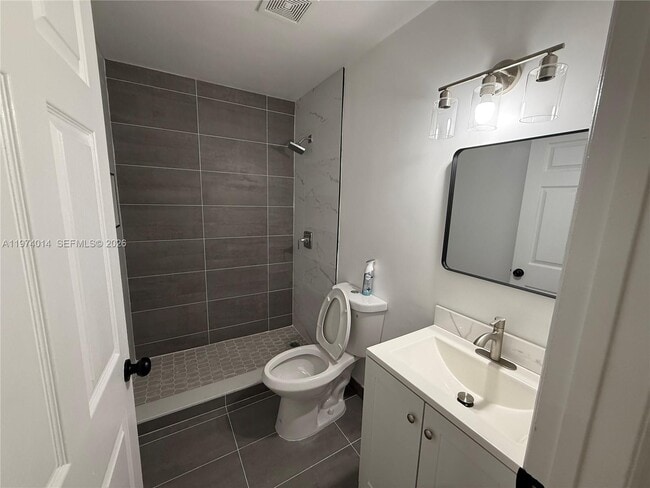 Building Photo - 617 NW 3rd Ave