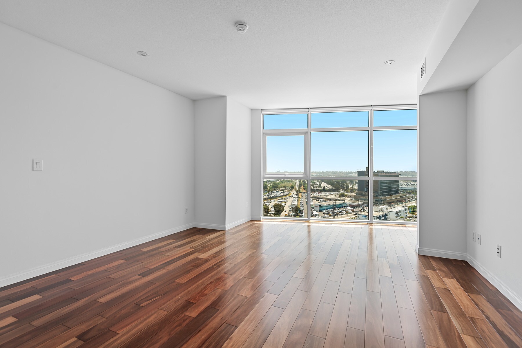 Building Photo - 13600 MARINA POINTE Dr