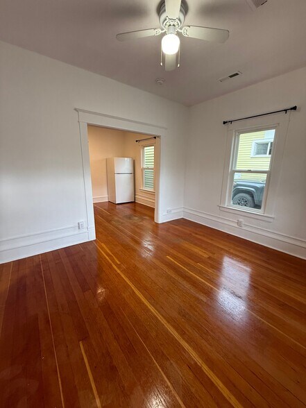 Building Photo - 308 E Callender St