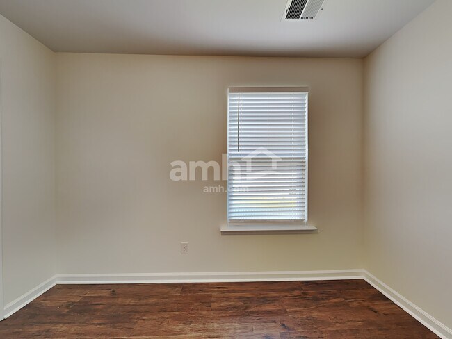 Building Photo - 67 Hogan Dr