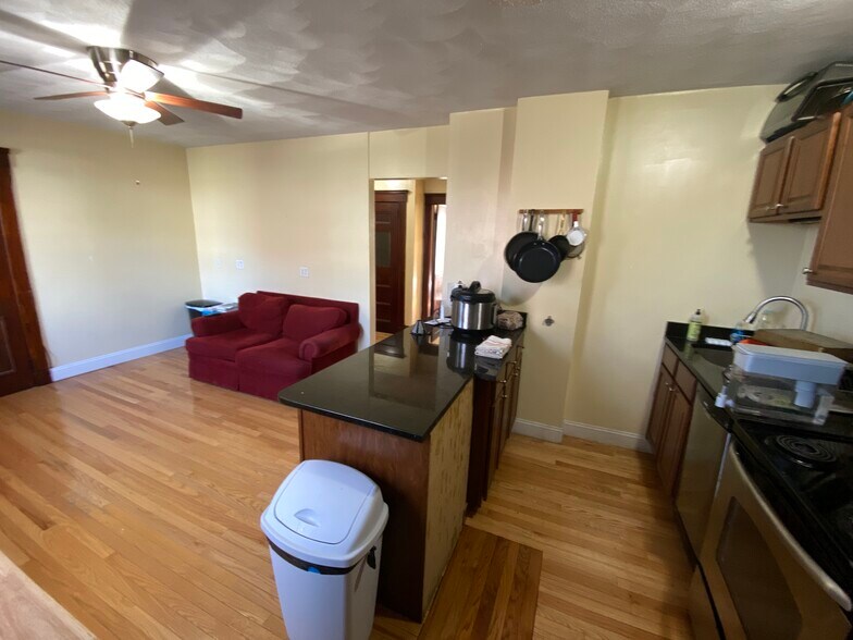 Building Photo - 221 Holland St