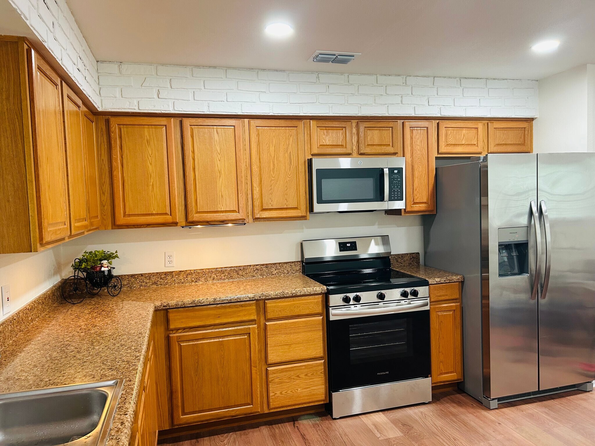 Building Photo - 156 Seminole Ave