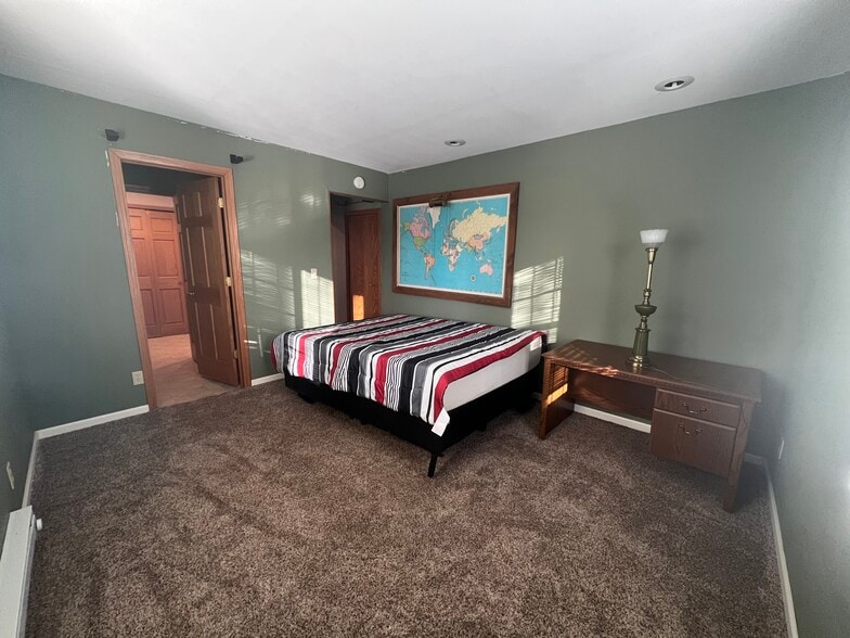 Building Photo - 4561 Island View Dr NE