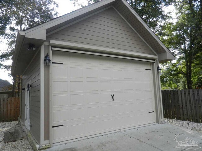 Building Photo - 8864 Spider Lily Way