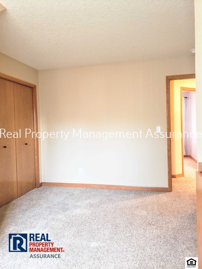 Building Photo - 15590 SW Tanager Dr