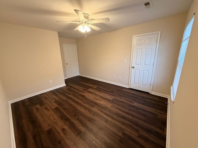 Building Photo - 110-112 Lyons Dr NW