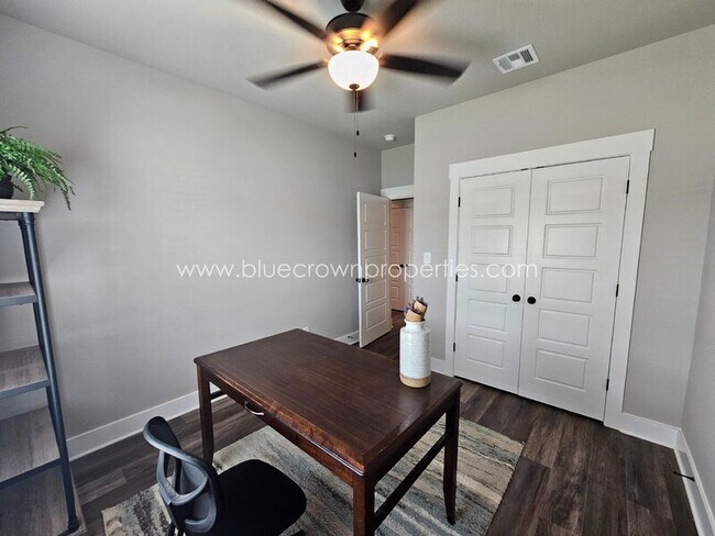 Building Photo - 1800 Aleia Cv