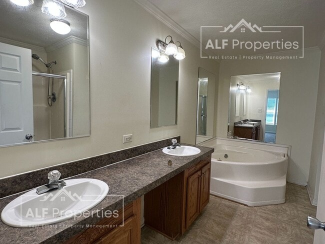 Building Photo - Charming & Secluded 3-Bedroom 2 Bathroom H...