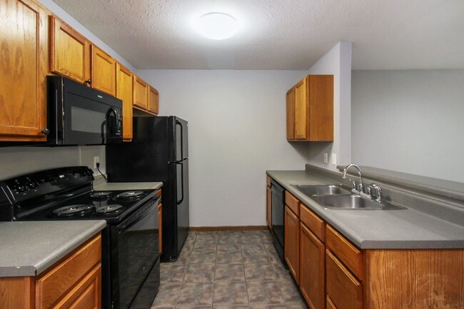 Building Photo - 108-110 Elk Dr