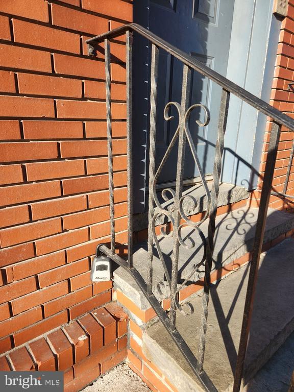 Building Photo - 626 S 10th St