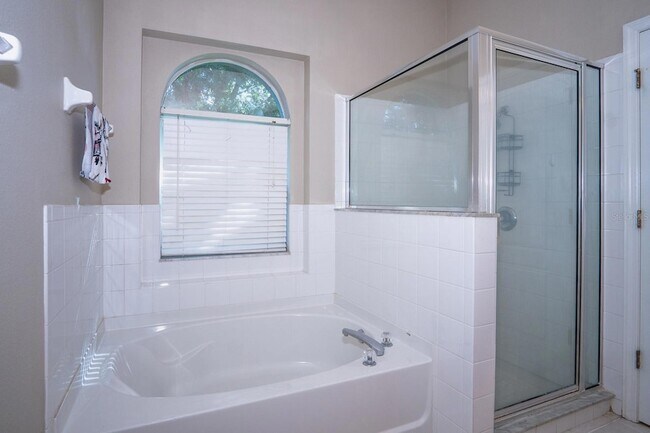Building Photo - 10815 Lakeside Vista Dr