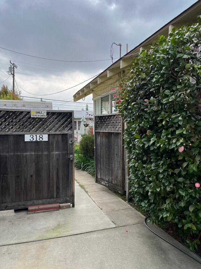 Building Photo - 318 E Colorado Blvd