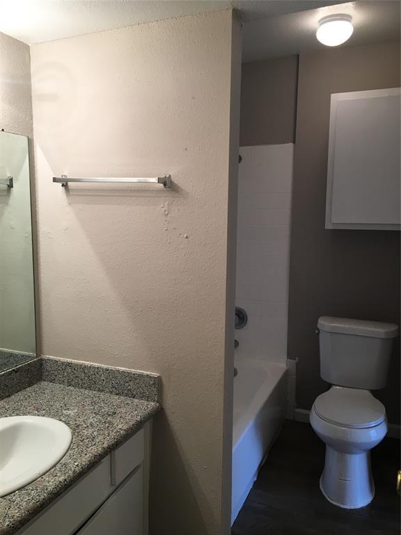 Building Photo - 5625 Antoine Dr