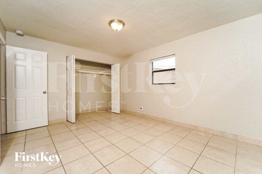 Building Photo - 1941 SW 38th Ave