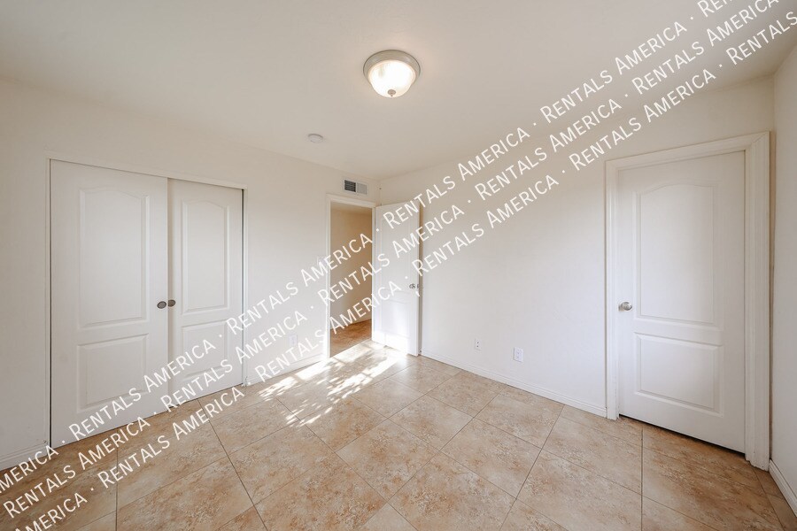 Building Photo - 3432 N 23rd Ave