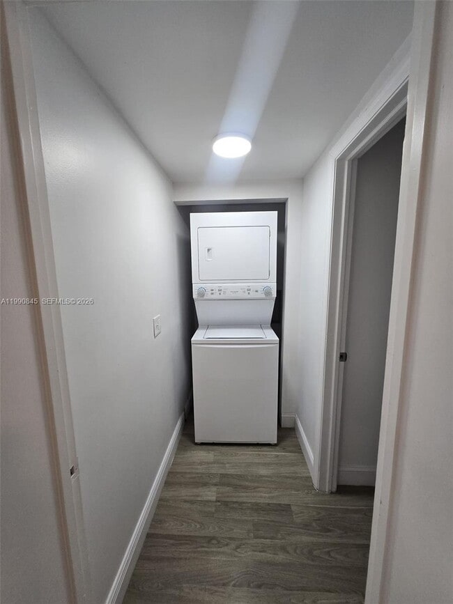 Building Photo - 3500 Whitehall Dr