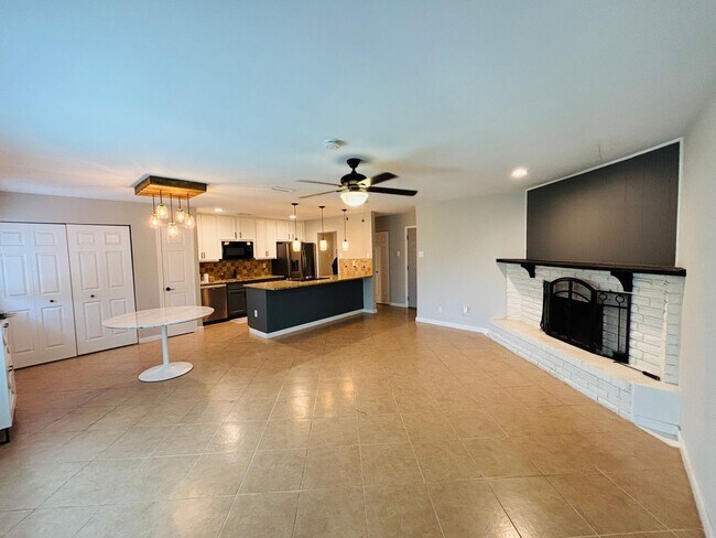Building Photo - Charming home for lease in the heart of North Richland Hills!