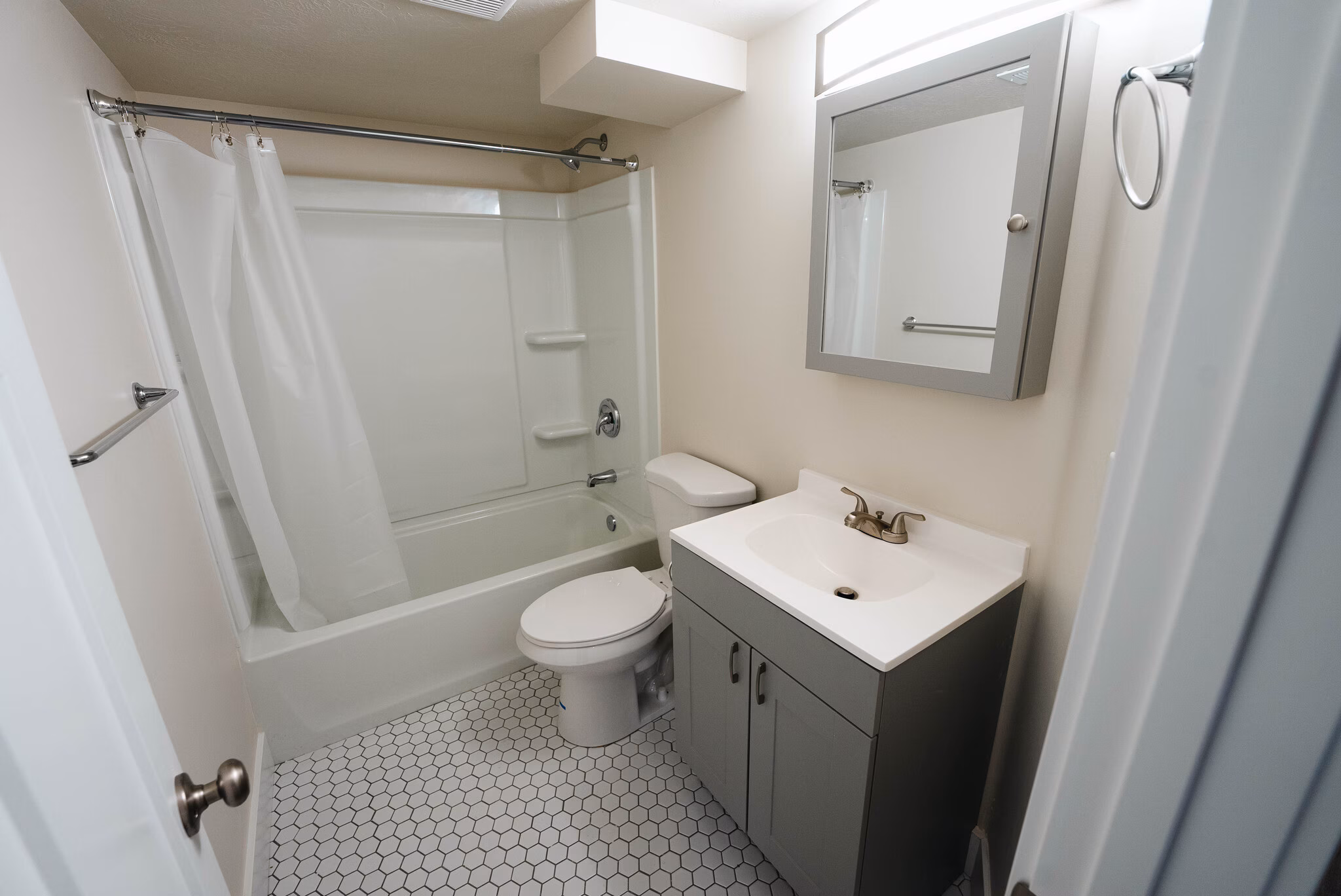 APT B - 259 E Herbert Ave